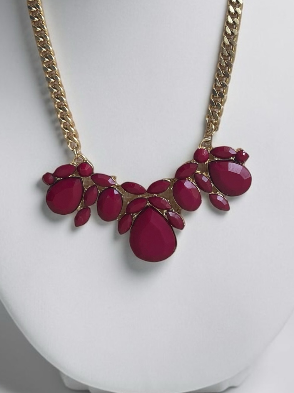 Vintage Ruby Red Faceted Acrylic Gold Tone Statement Necklace